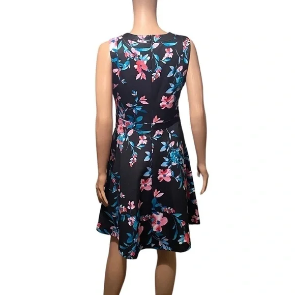 Vince Camuto floral sleeveless fit and flare dress like new woman’s size 6 - Picture 6 of 7